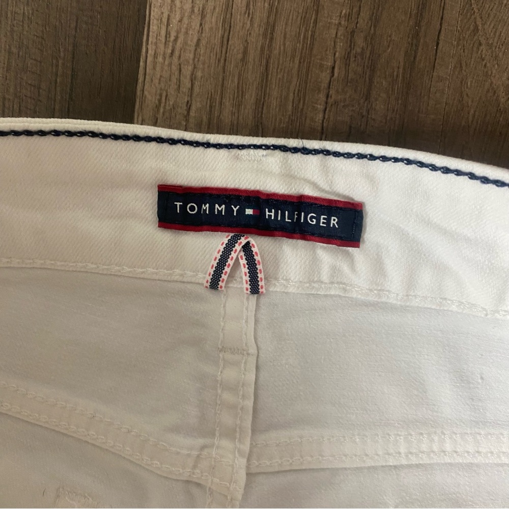 Tommy Hilfiger White Bermuda Shorts Classic Design - Picture 8 of 9